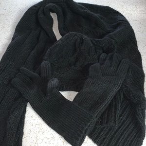Black hat/gloves/scarf set